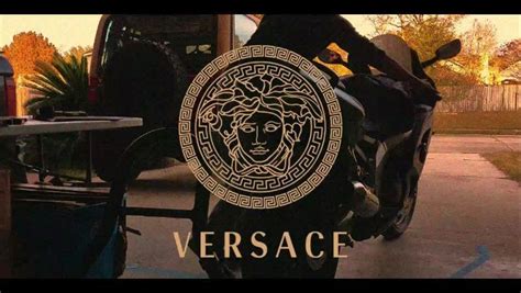 non è versaci è versace cosma|versace car.